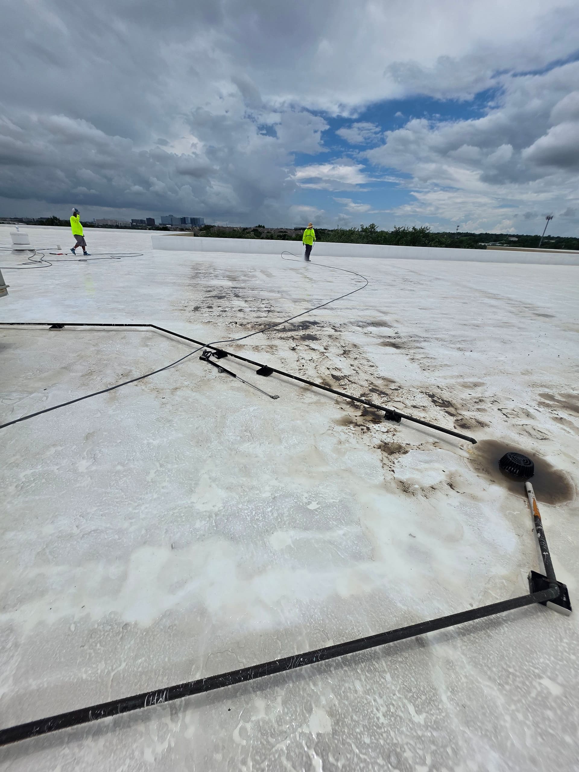 Gallery photos for Large-Scale Commercial Flat Roof Cleaning Done Right: Image #4