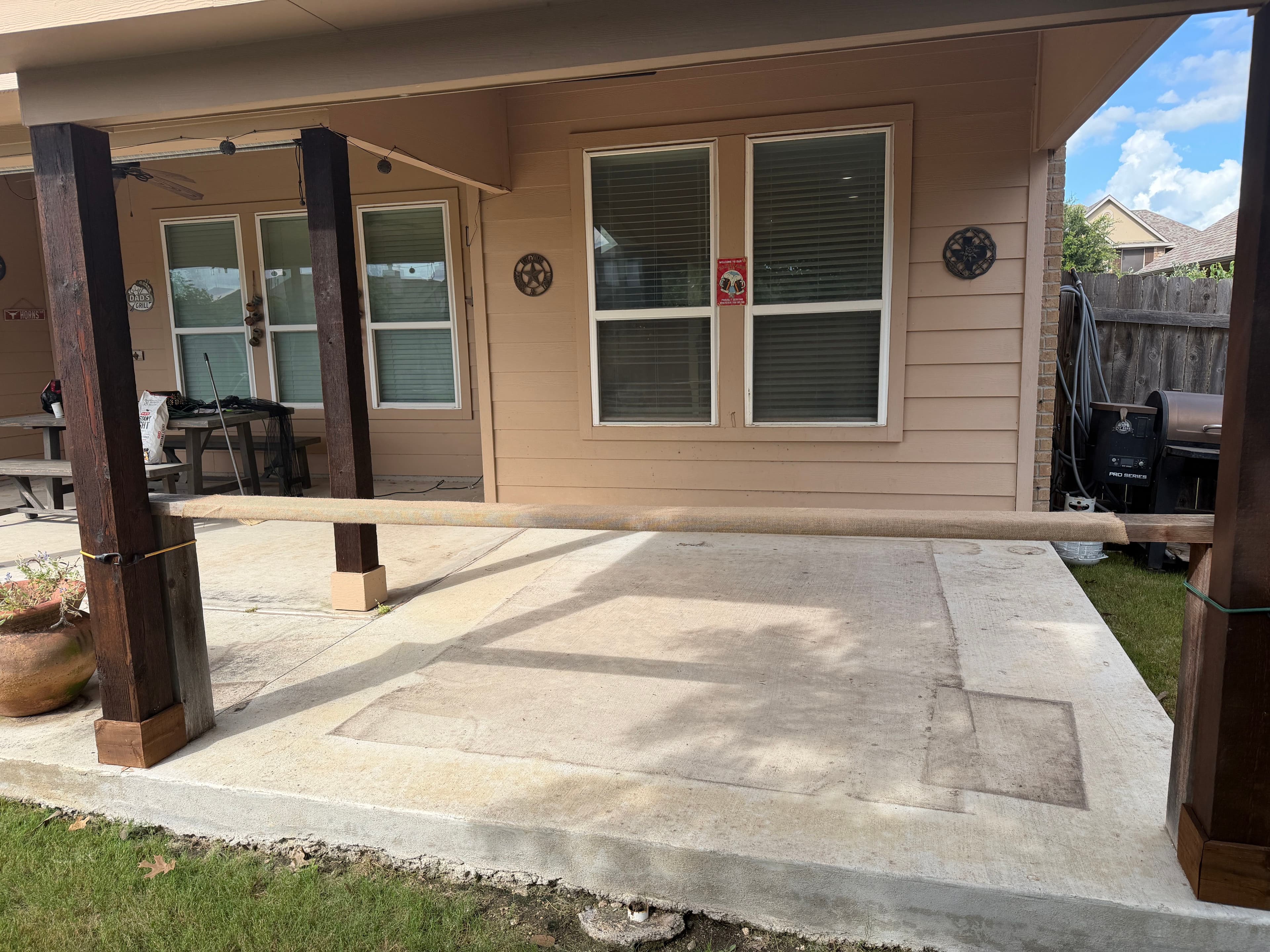 Project Custom Patio Privacy Wall and Outdoor Bar Built in Central Texas image