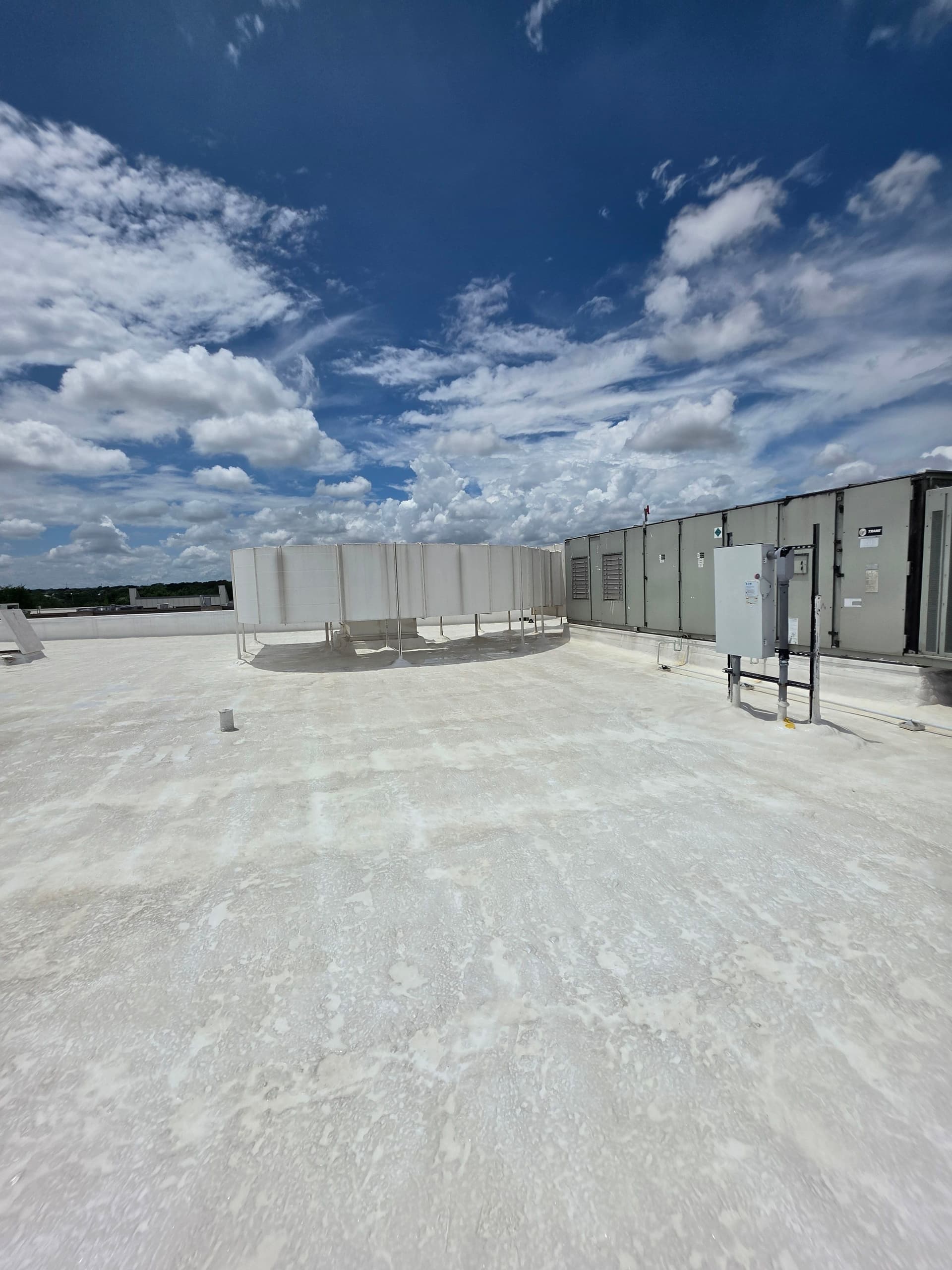 Gallery photos for Large-Scale Commercial Flat Roof Cleaning Done Right: Image #1