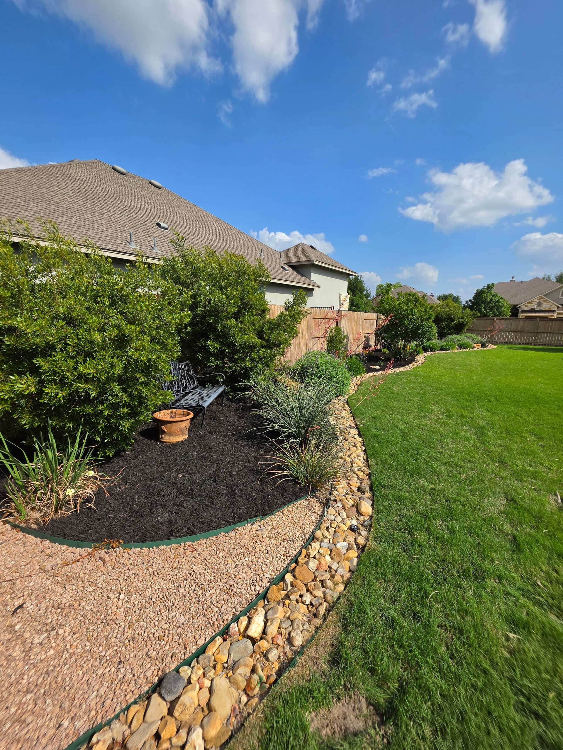 Gallery photos for Fresh Mulch Install That Gets a Home Market-Ready Fast: Image #2