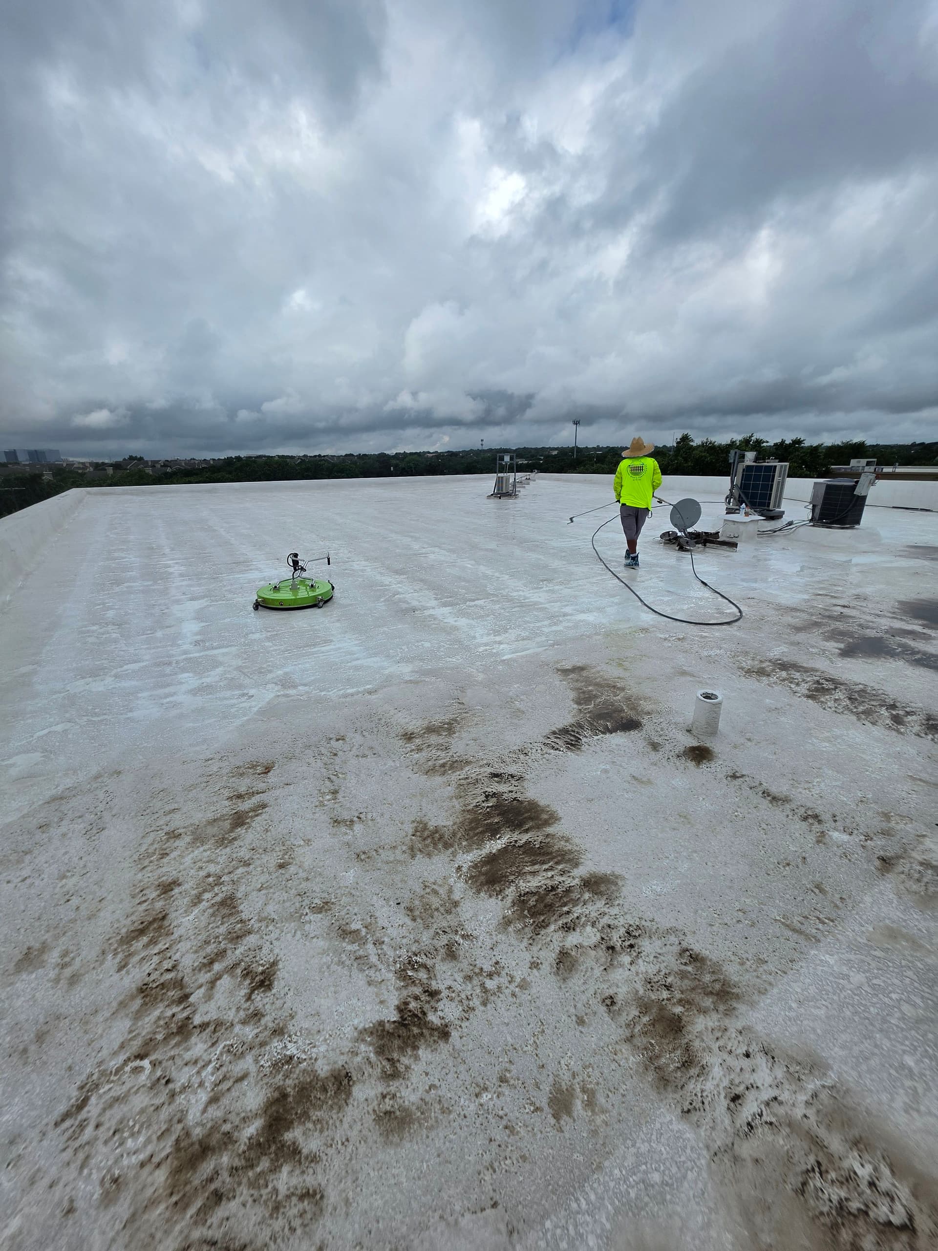 Gallery photos for Large-Scale Commercial Flat Roof Cleaning Done Right: Image #5