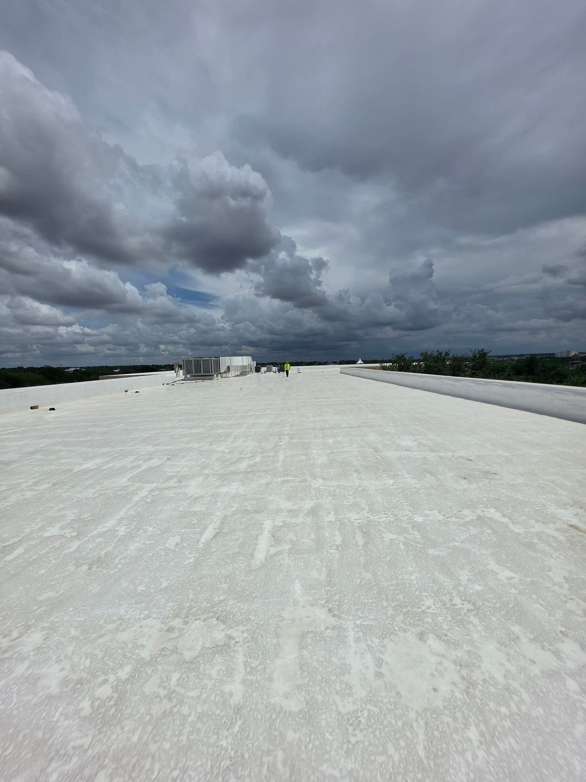 Large-Scale Commercial Flat Roof Cleaning Done Right image
