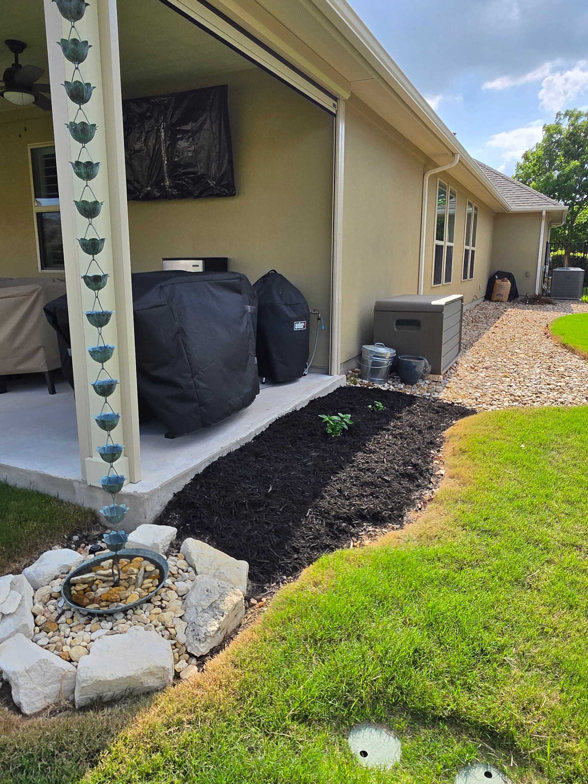 Gallery photos for Fresh Mulch Install That Gets a Home Market-Ready Fast: Image #1