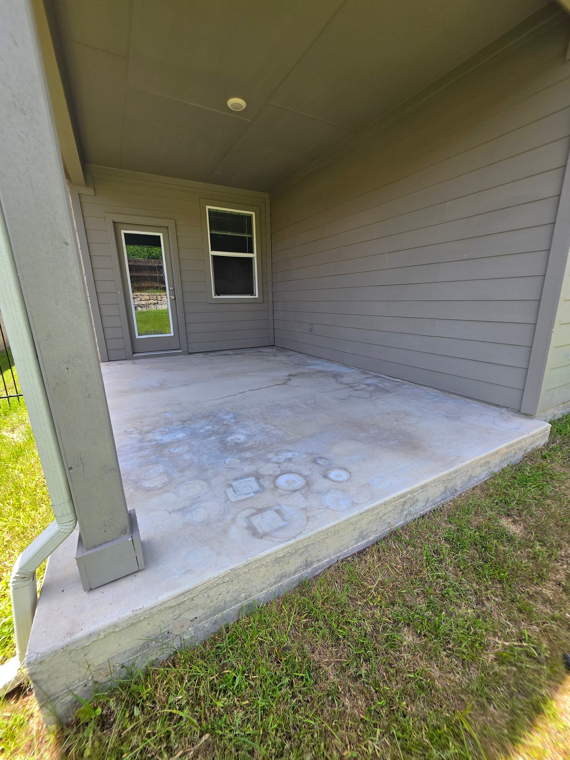 Gallery photos for Oil-Stained Patio Gets a Clean Concrete Coating Finish: Image #1