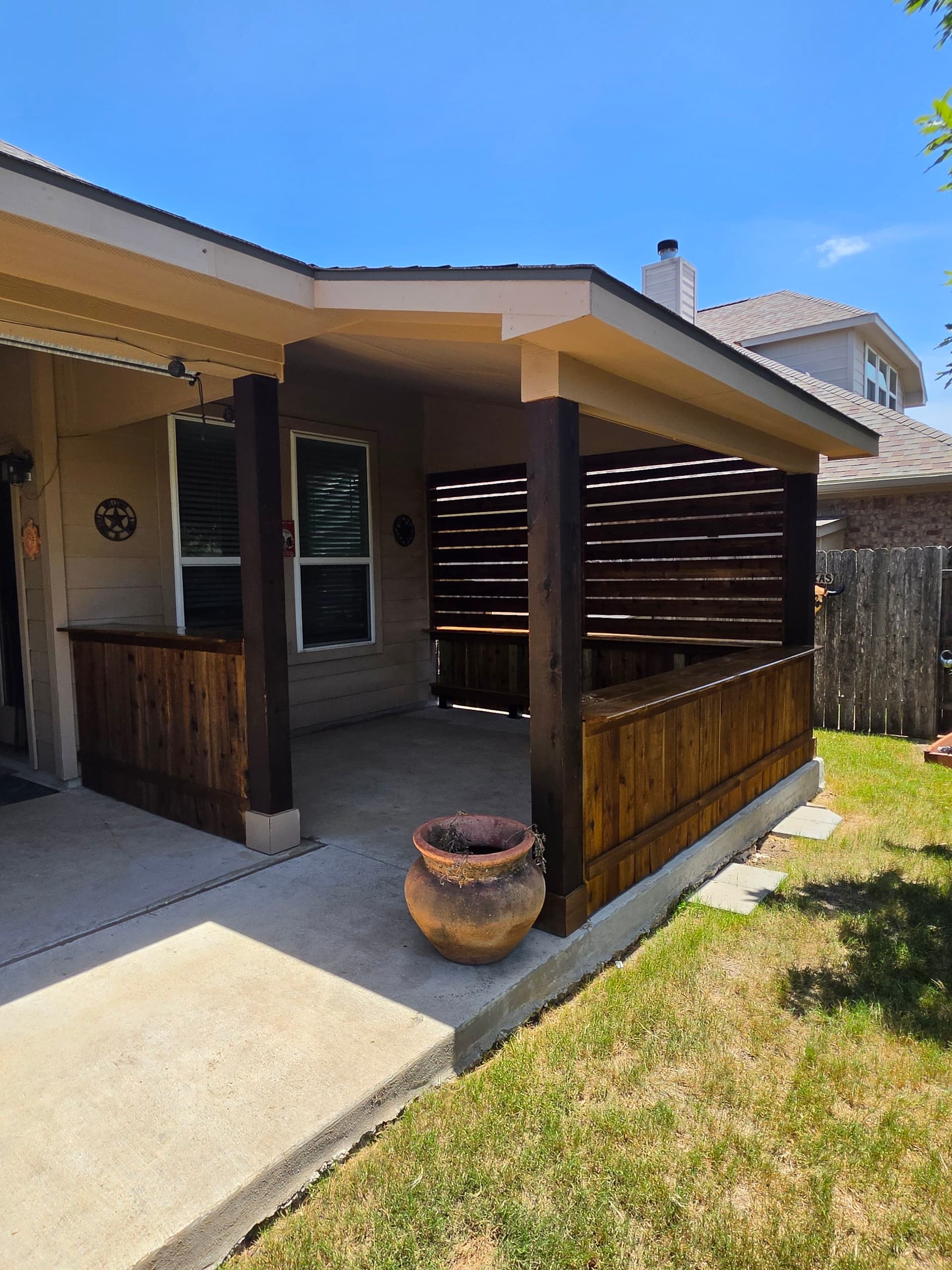 Gallery photos for Custom Patio Privacy Wall and Outdoor Bar Built in Central Texas: Image #2